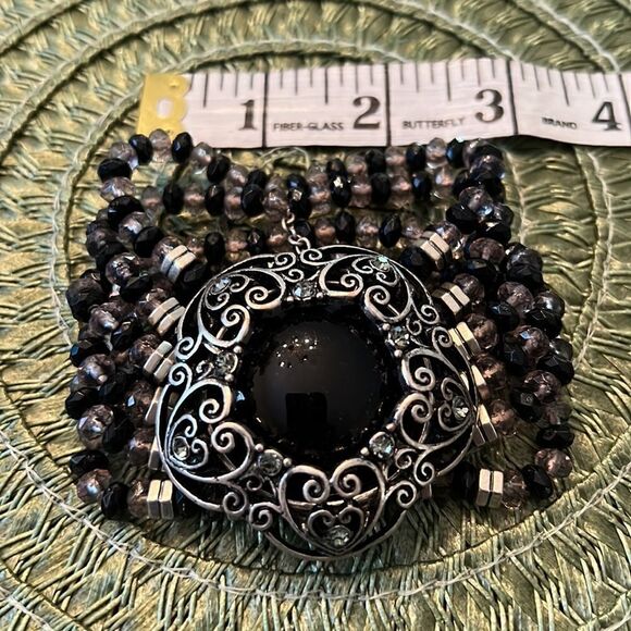 Gorgeous 6 strand black beaded bracelet w/ large silver & black medallion EUC - Picture 6 of 8